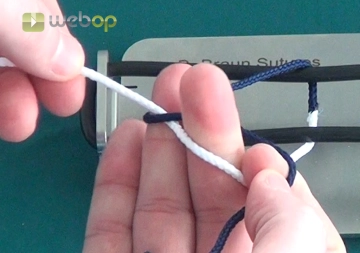 Middle finger knot
